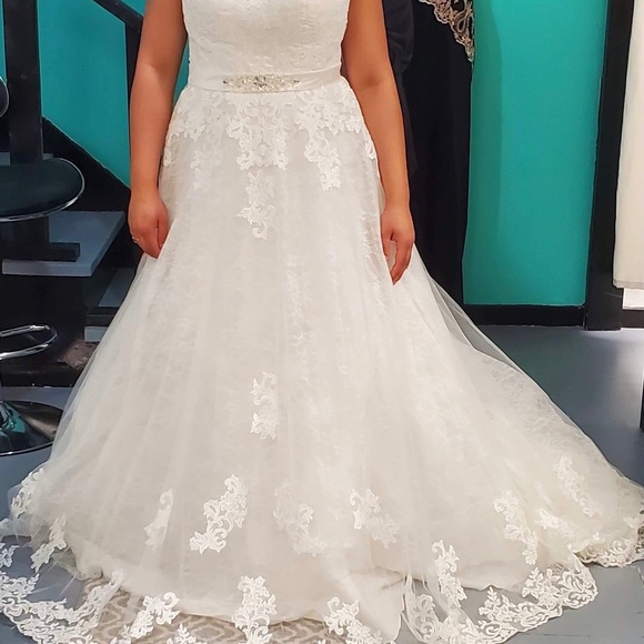 New with tags never worn. Bought for my wedding I’m unable to wear it. - Picture 4 of 8